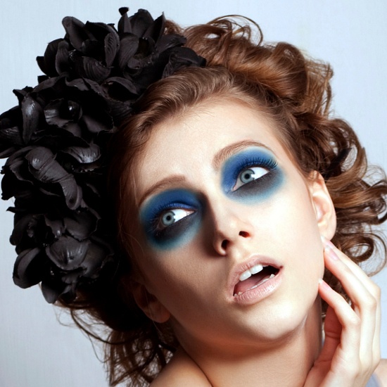 Avant-garde Eye Makeup with Blue and Black Eyeshadow