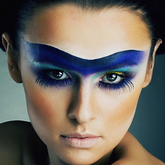 Avant-garde Eye Makeup with Blue Eyeshadow and Lashes