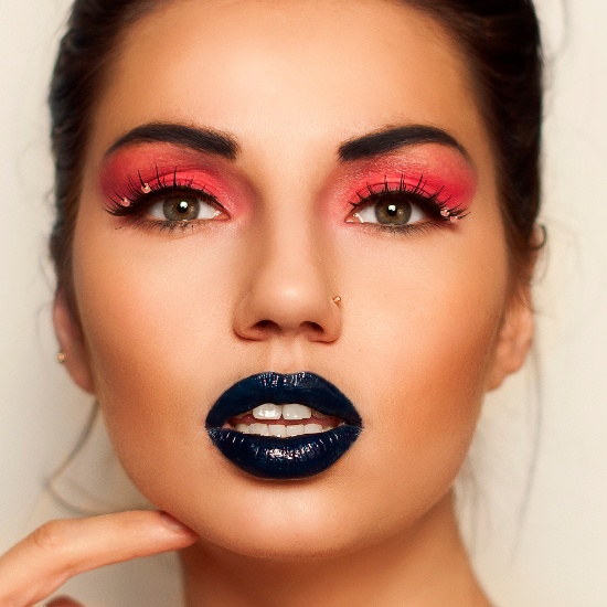 Avant-garde Eye Makeup with Coral Eyeshadow