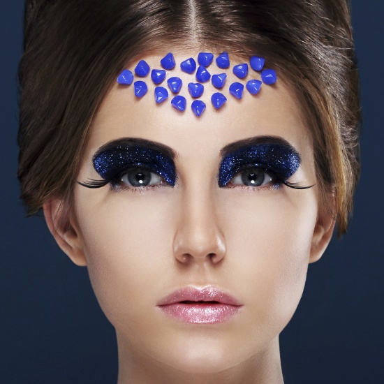 Avant-garde Eye Makeup with Glitter Blue Eyeshadow