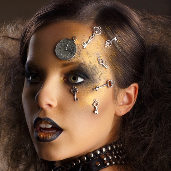 Avant-garde Eye Makeup with Gold and Black Eyeshadow