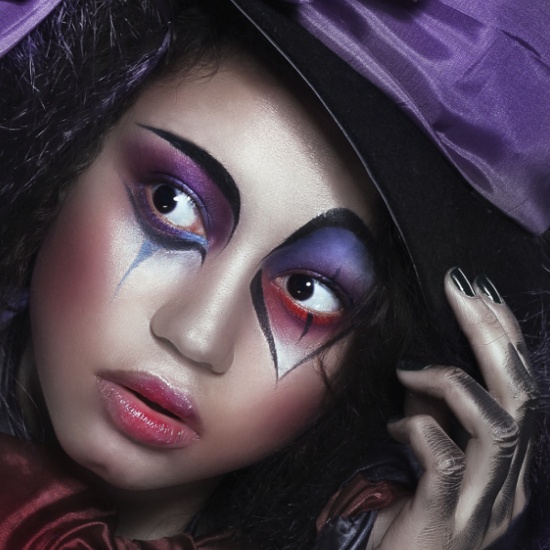 Avant-garde Eye Makeup with Halloween Eyeshadow