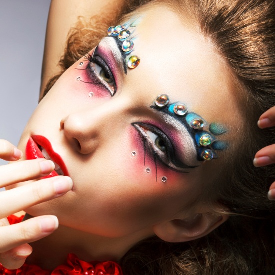 Avant-garde Eye Makeup with Peacock Eyeshadow