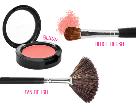 Kabuki brush for applying blush