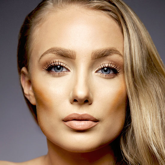 Well-defined cheekbones makeup final look