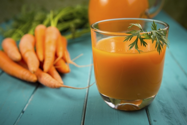 Carrot juice has a lot of natural sugar; diabetics must limit its consumption