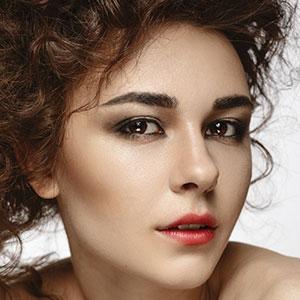Woman with ping Gloss Lip